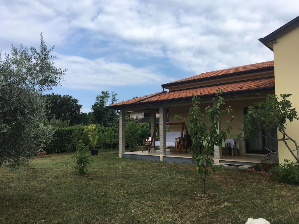 Holiday House Emc Umag Eksteriør billede